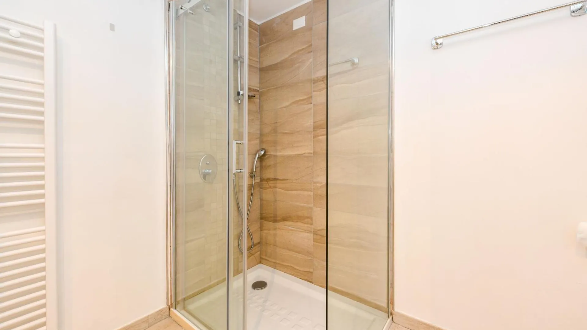 Mgh Luxury - Villa Marlene Peschiera del Garda 0*,  Itálie